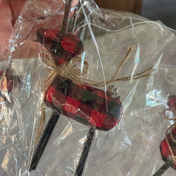 3 RED AND BLK BUFFALO PLAIN MINI DEER XMAS ORNAMENTS NEW - Picture 2 of 8